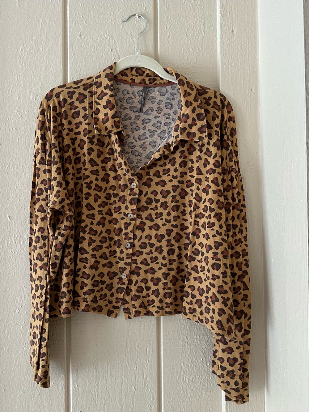 GREAT CROP LEOPARD PRINT BUTTONDOWN ANTHROPOLOGIE L WOW